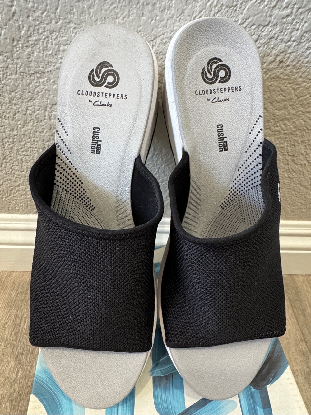 Clark's Cloud Steppers Sandals Womens Size 10. Black noirs new in box.